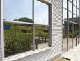 Okna loftowe w nowoczesnym domu. Poznaj możliwości profili aluminiowych Steel Look